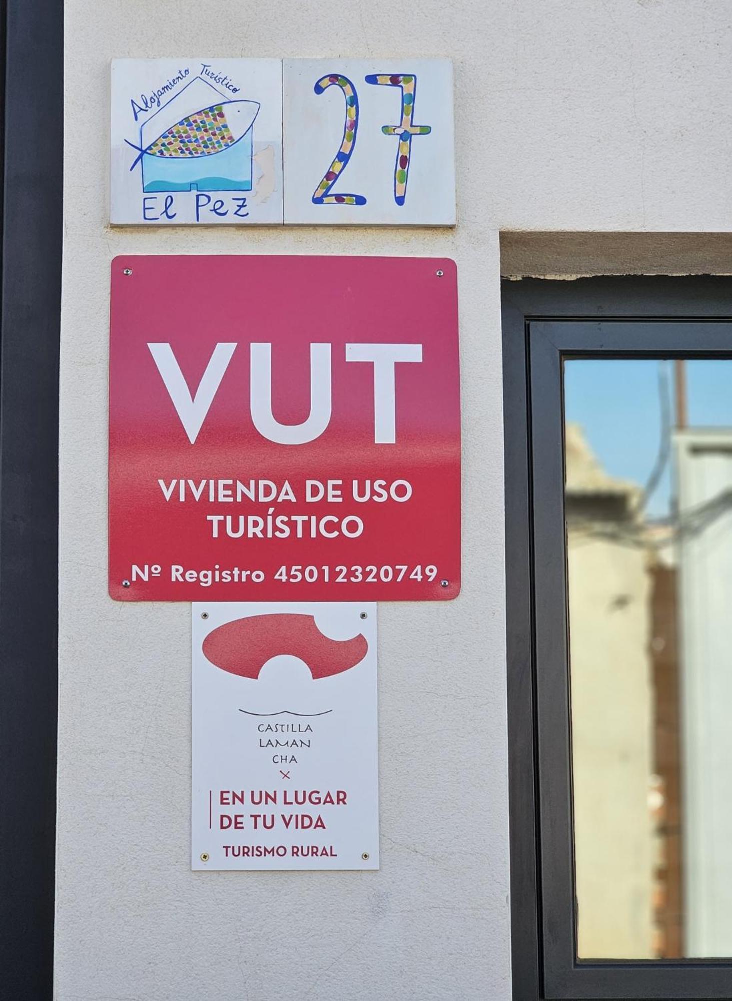 Alojamiento El Pez Casa Con Piscina Climatizada Villafranca de los Caballeros Exterior photo